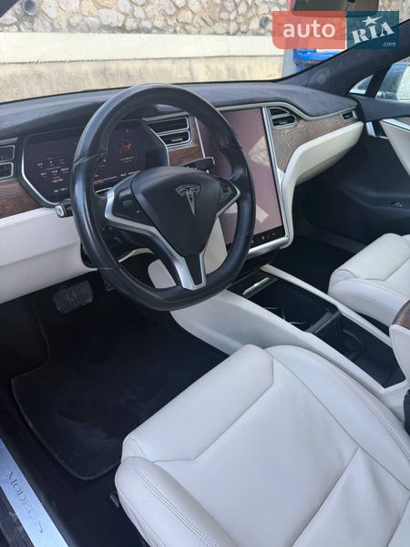 Ліфтбек Tesla Model S 2017 в Тернополі