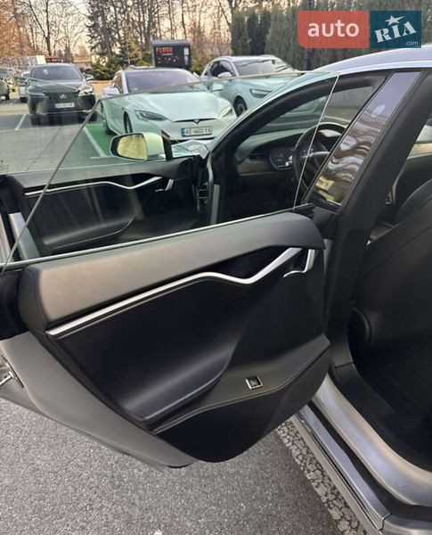Лифтбек Tesla Model S 2018 в Львове