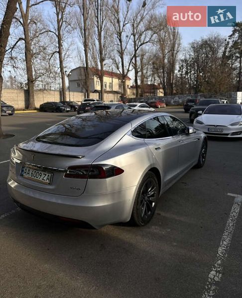 Лифтбек Tesla Model S 2018 в Львове