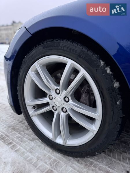 Ліфтбек Tesla Model S 2015 в Харкові