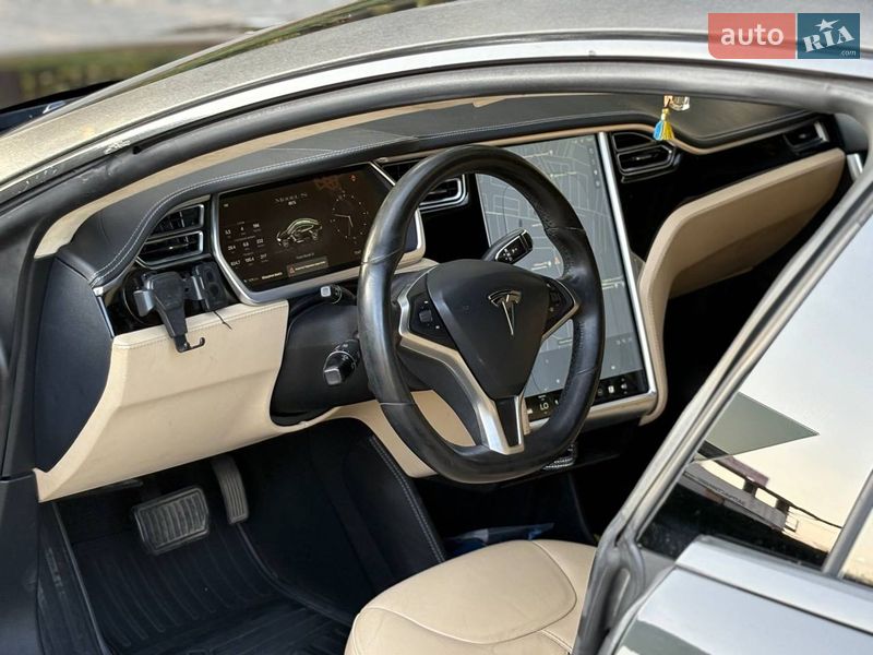 Лифтбек Tesla Model S 2014 в Львове