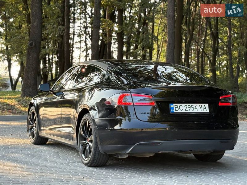 Лифтбек Tesla Model S 2014 в Львове