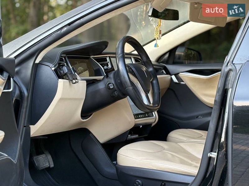 Лифтбек Tesla Model S 2014 в Львове