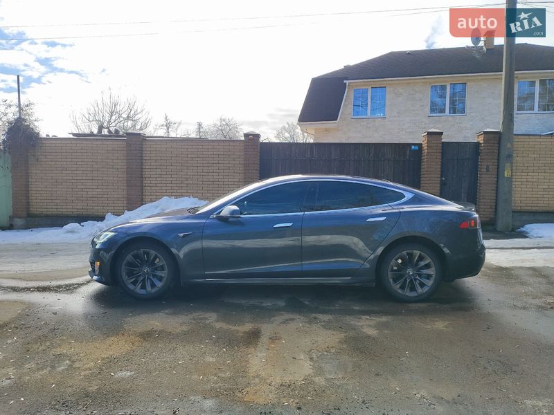 Лифтбек Tesla Model S 2018 в Киеве