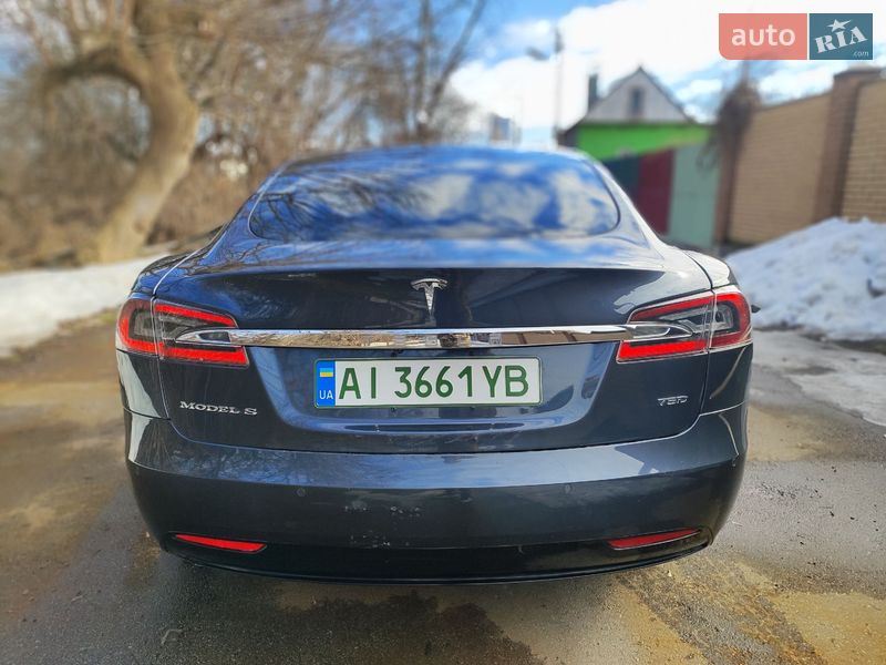 Лифтбек Tesla Model S 2018 в Киеве