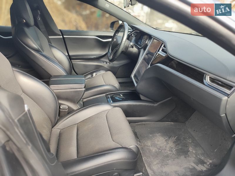 Лифтбек Tesla Model S 2018 в Киеве