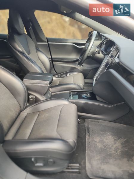 Лифтбек Tesla Model S 2018 в Киеве