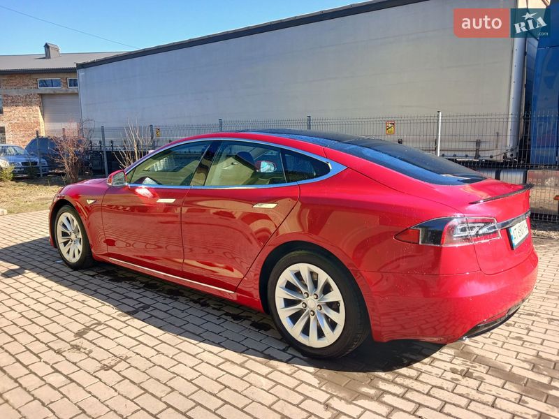 Лифтбек Tesla Model S 2016 в Ивано-Франковске