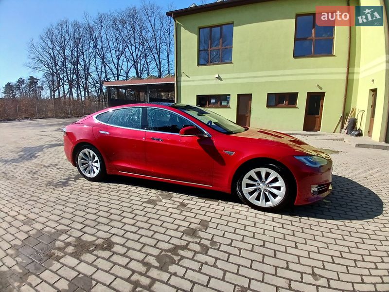Лифтбек Tesla Model S 2016 в Ивано-Франковске