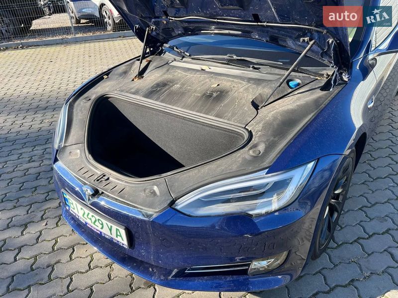 Лифтбек Tesla Model S 2017 в Кременчуге