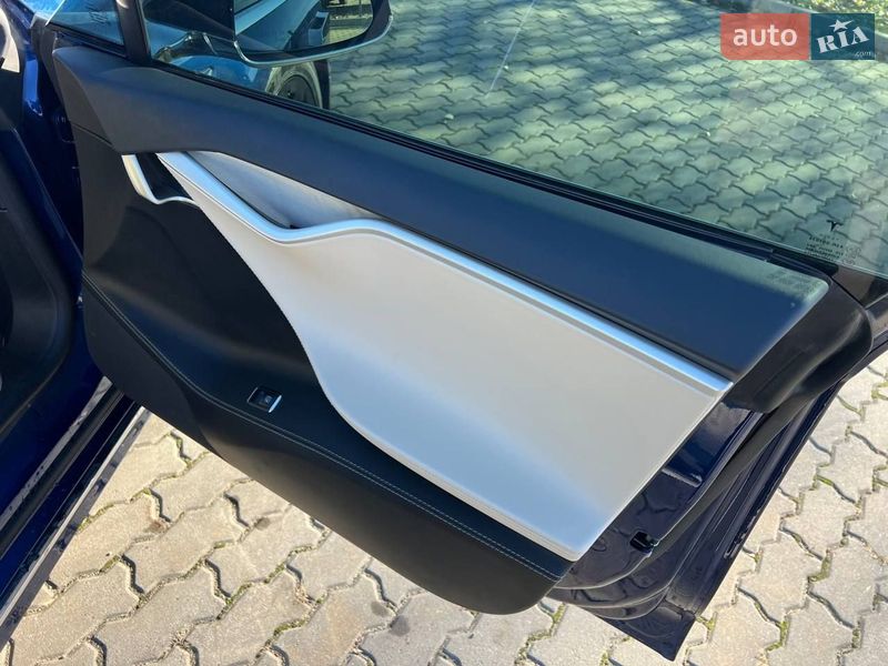 Лифтбек Tesla Model S 2017 в Кременчуге