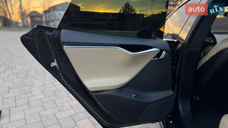 Лифтбек Tesla Model S 2014 в Ивано-Франковске