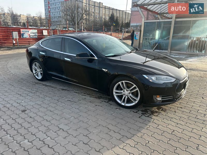 Ліфтбек Tesla Model S 2015 в Львові фото 3 Ліфтбек Tesla Model S 2015 в Львові