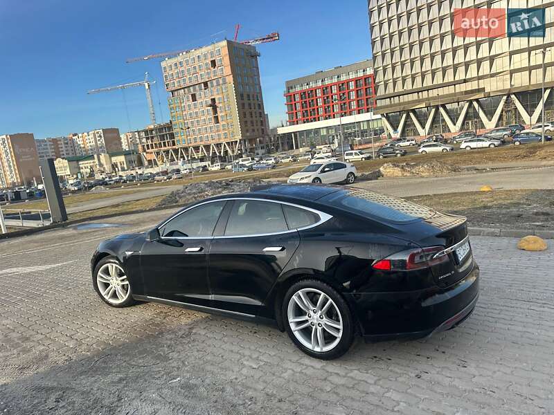 Ліфтбек Tesla Model S 2015 в Львові фото 6 Ліфтбек Tesla Model S 2015 в Львові