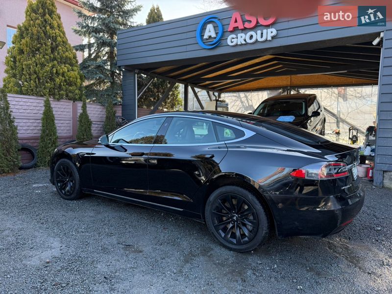Лифтбек Tesla Model S 2018 в Львове
