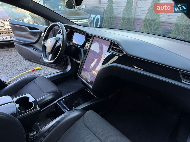 Лифтбек Tesla Model S 2018 в Львове