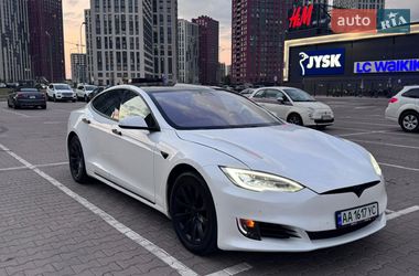 Лифтбек Tesla Model S 2018 в Киеве