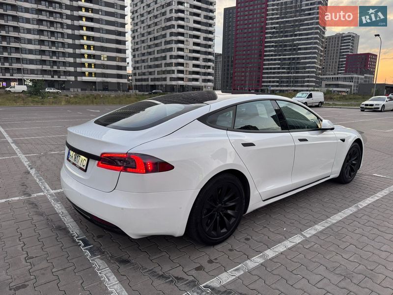 Лифтбек Tesla Model S 2018 в Киеве