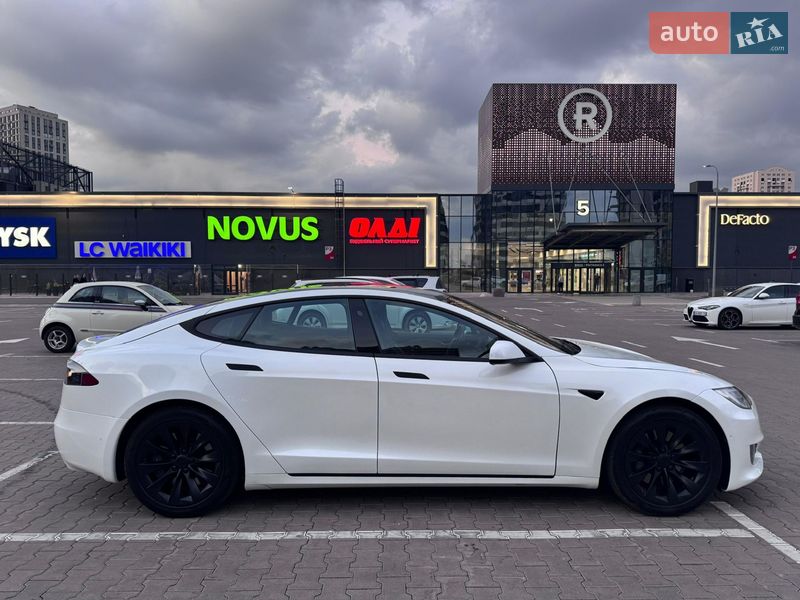 Лифтбек Tesla Model S 2018 в Киеве