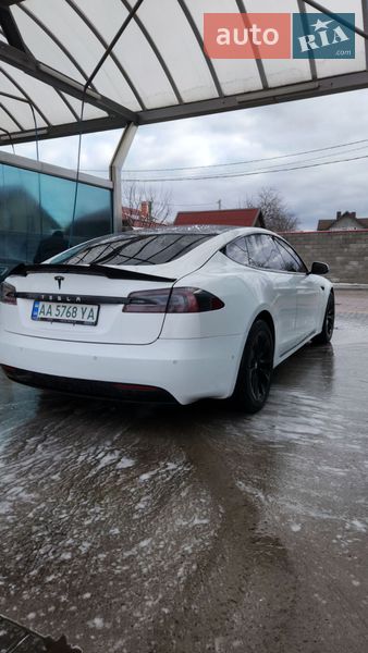 Ліфтбек Tesla Model S 2016 в Києві