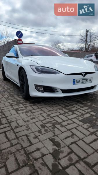 Ліфтбек Tesla Model S 2016 в Києві