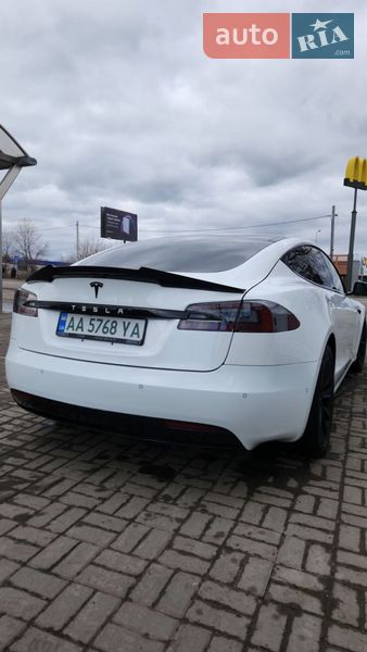 Ліфтбек Tesla Model S 2016 в Києві