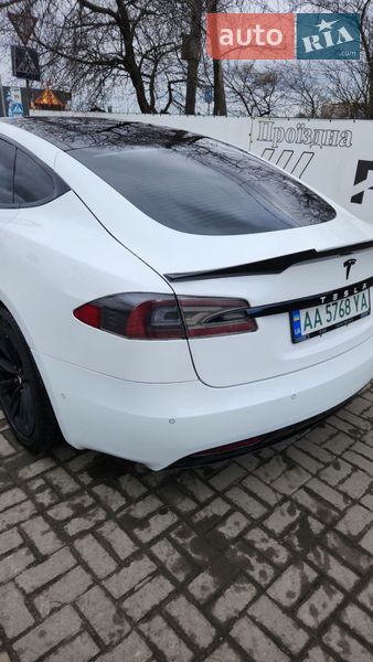 Ліфтбек Tesla Model S 2016 в Києві