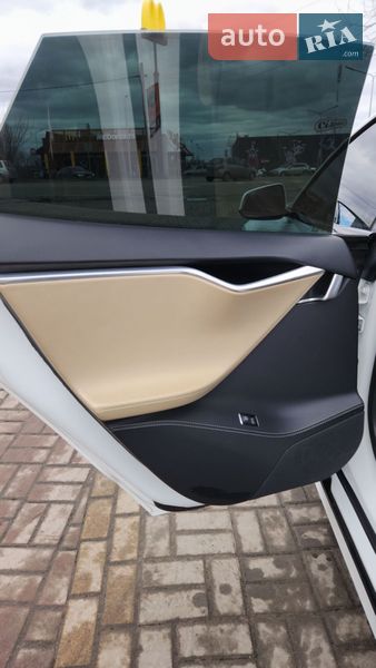 Ліфтбек Tesla Model S 2016 в Києві
