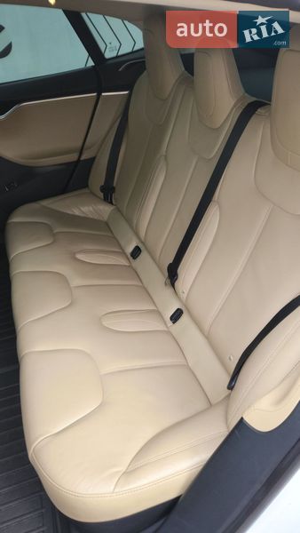 Ліфтбек Tesla Model S 2016 в Києві