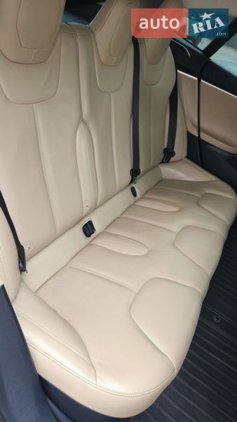 Ліфтбек Tesla Model S 2016 в Києві