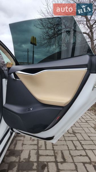 Ліфтбек Tesla Model S 2016 в Києві