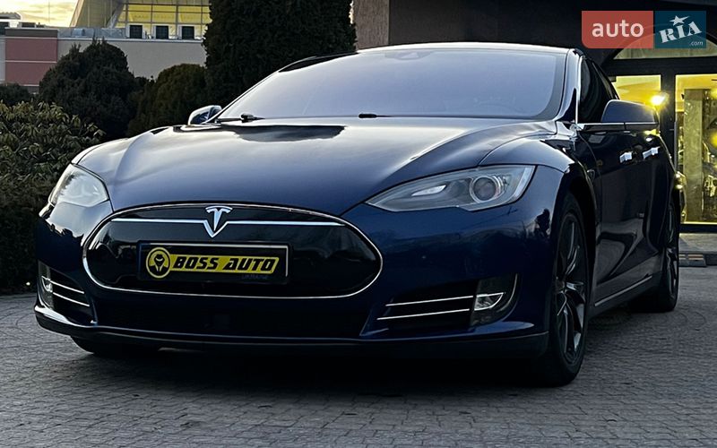 Лифтбек Tesla Model S 2015 в Львове