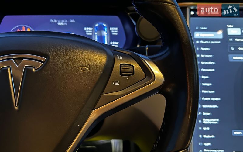 Лифтбек Tesla Model S 2015 в Львове