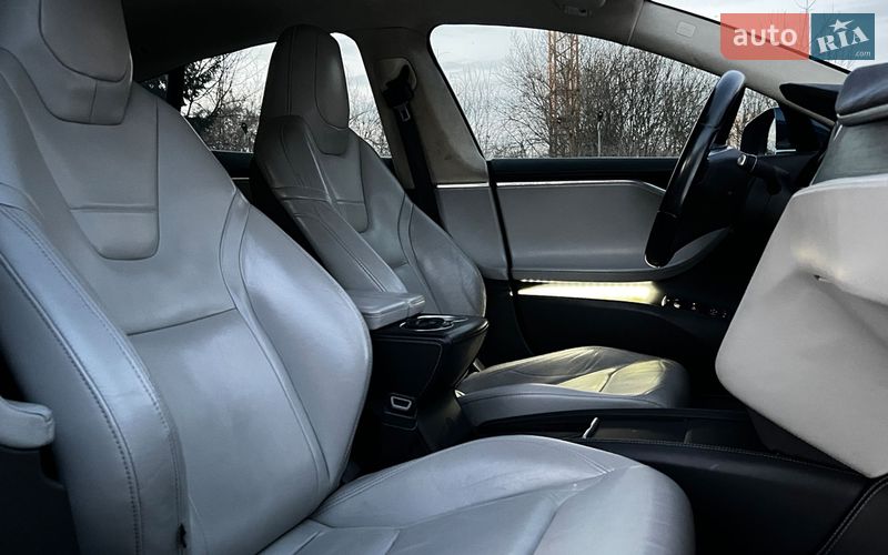 Лифтбек Tesla Model S 2015 в Львове