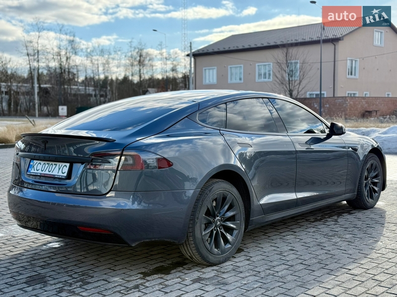 Лифтбек Tesla Model S 2017 в Киеве