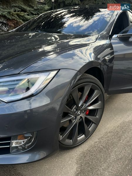 Лифтбек Tesla Model S 2018 в Киеве
