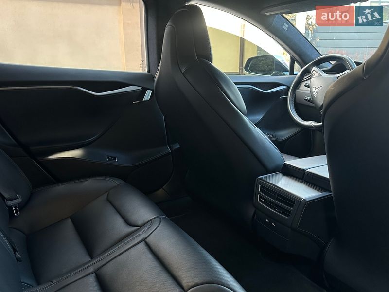 Лифтбек Tesla Model S 2018 в Киеве