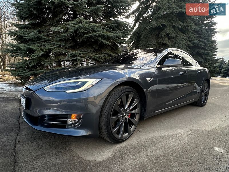 Лифтбек Tesla Model S 2018 в Киеве