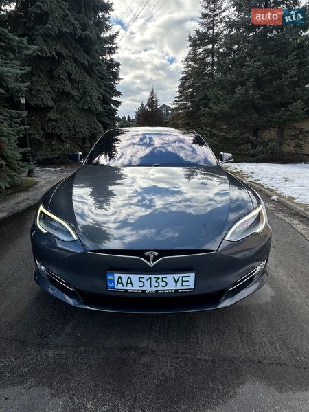 Лифтбек Tesla Model S 2018 в Киеве