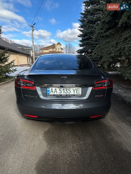 Лифтбек Tesla Model S 2018 в Киеве