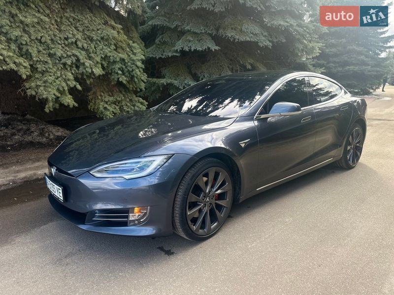 Лифтбек Tesla Model S 2018 в Киеве