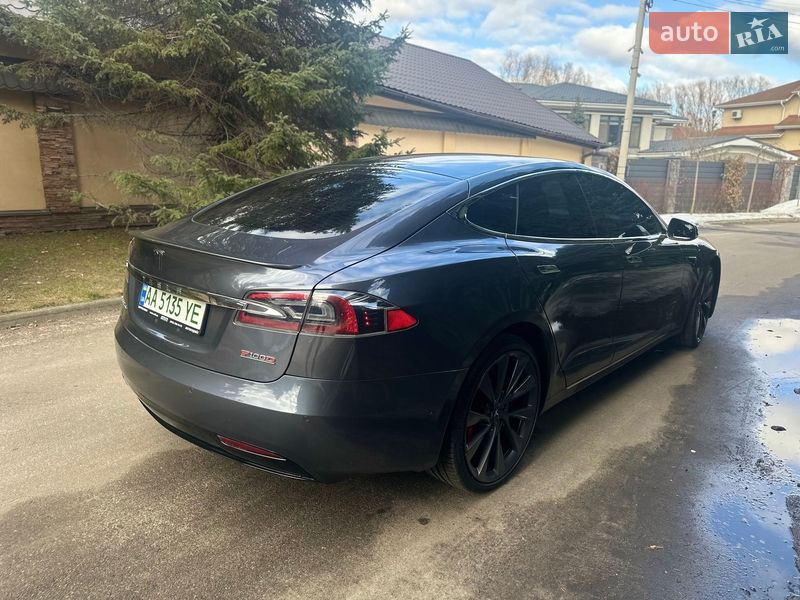 Лифтбек Tesla Model S 2018 в Киеве