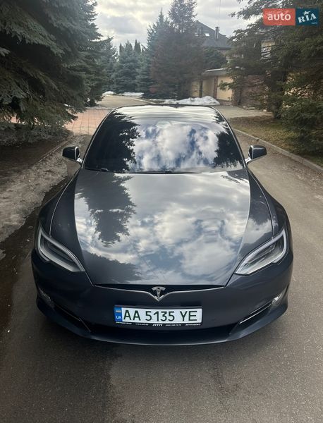 Лифтбек Tesla Model S 2018 в Киеве