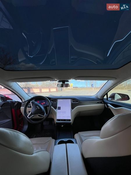 Ліфтбек Tesla Model S 2017 в Чернівцях