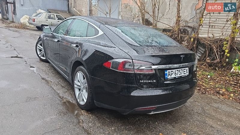 Лифтбек Tesla Model S 2013 в Запорожье