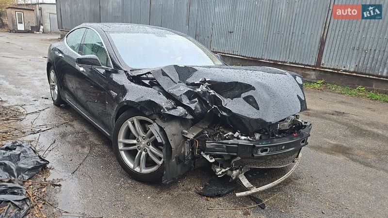 Лифтбек Tesla Model S 2013 в Запорожье