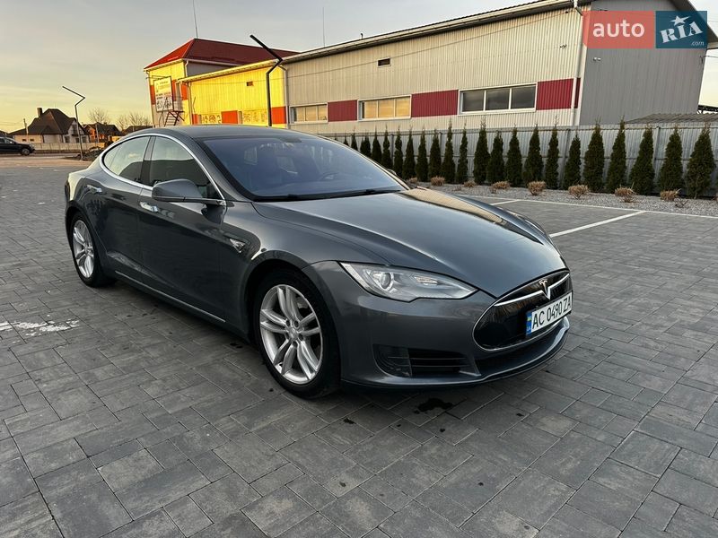 Лифтбек Tesla Model S 2013 в Луцке