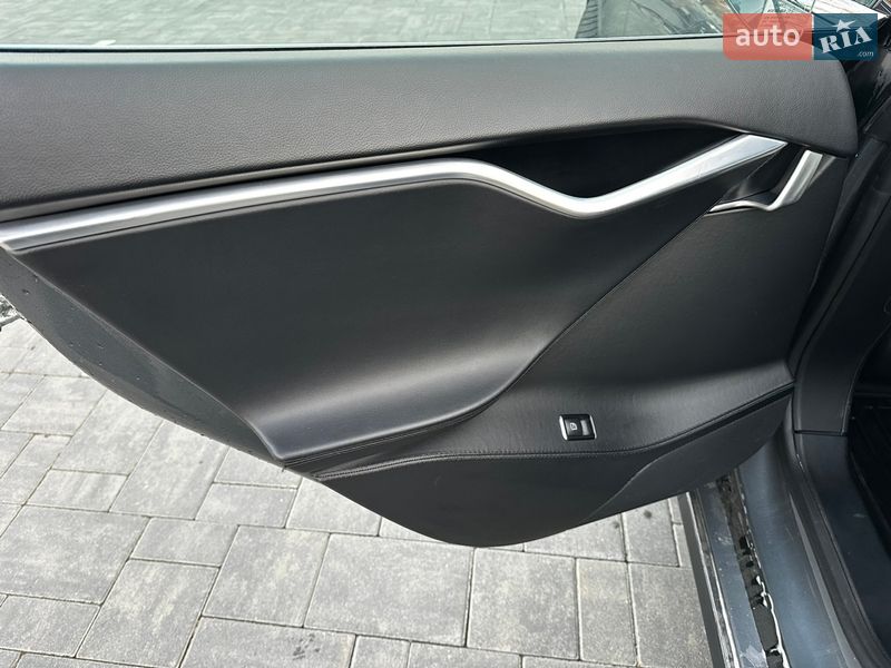 Лифтбек Tesla Model S 2013 в Луцке