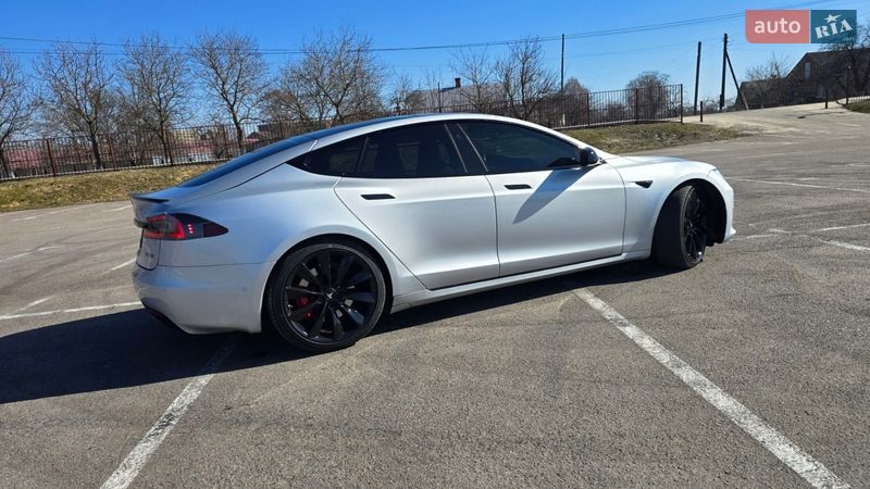 Ліфтбек Tesla Model S 2016 в Луцьку