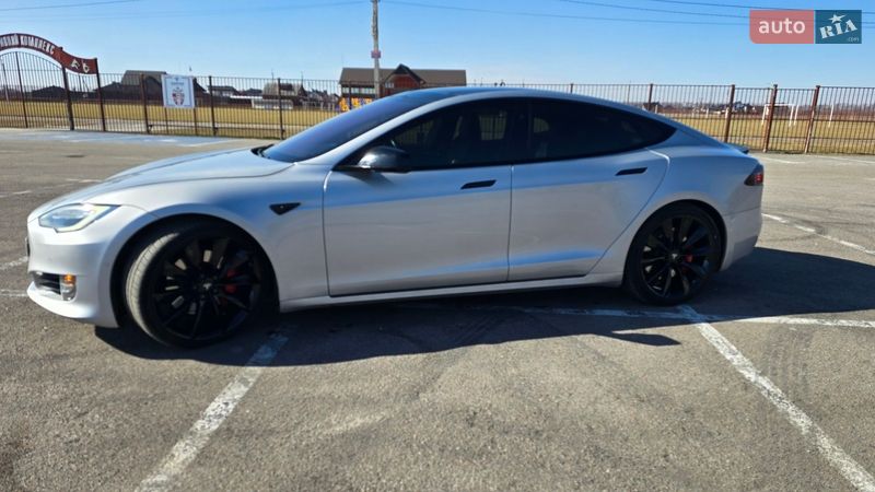 Ліфтбек Tesla Model S 2016 в Луцьку